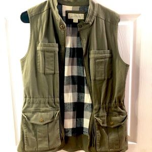 Women’s hunter green vest